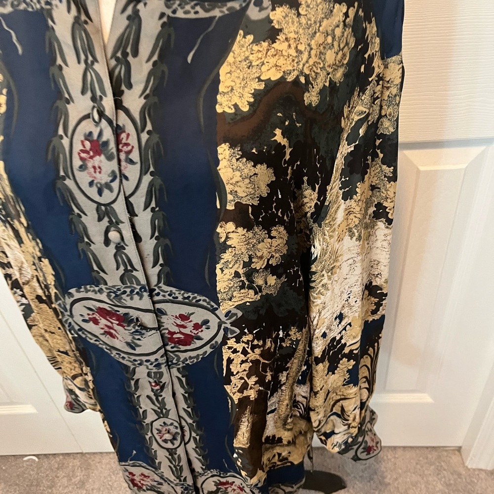 Holt Renfrew Silky Navy & Gold Printed Button-Down Shirt Size 10 Dry Cleaned - Picture 2 of 12